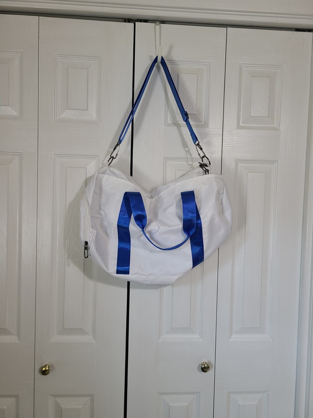 Halara white and blue one size gymbag /travel bag new with tags